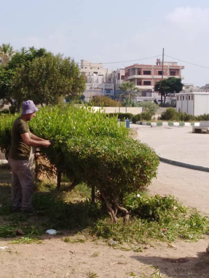 أعمال صيانة و تنظيف لحديقة الأندلس