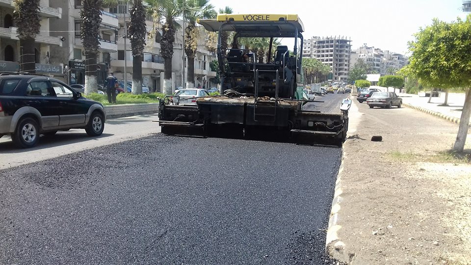 إنهاء أعمال تزفيت الطريق الواصل بين دوار عدن و دوار الأزهري